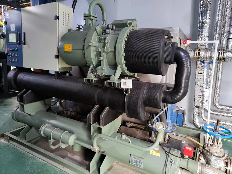 湖南長進(jìn)石油化工工業(yè)一體冷水機組項目圖片3